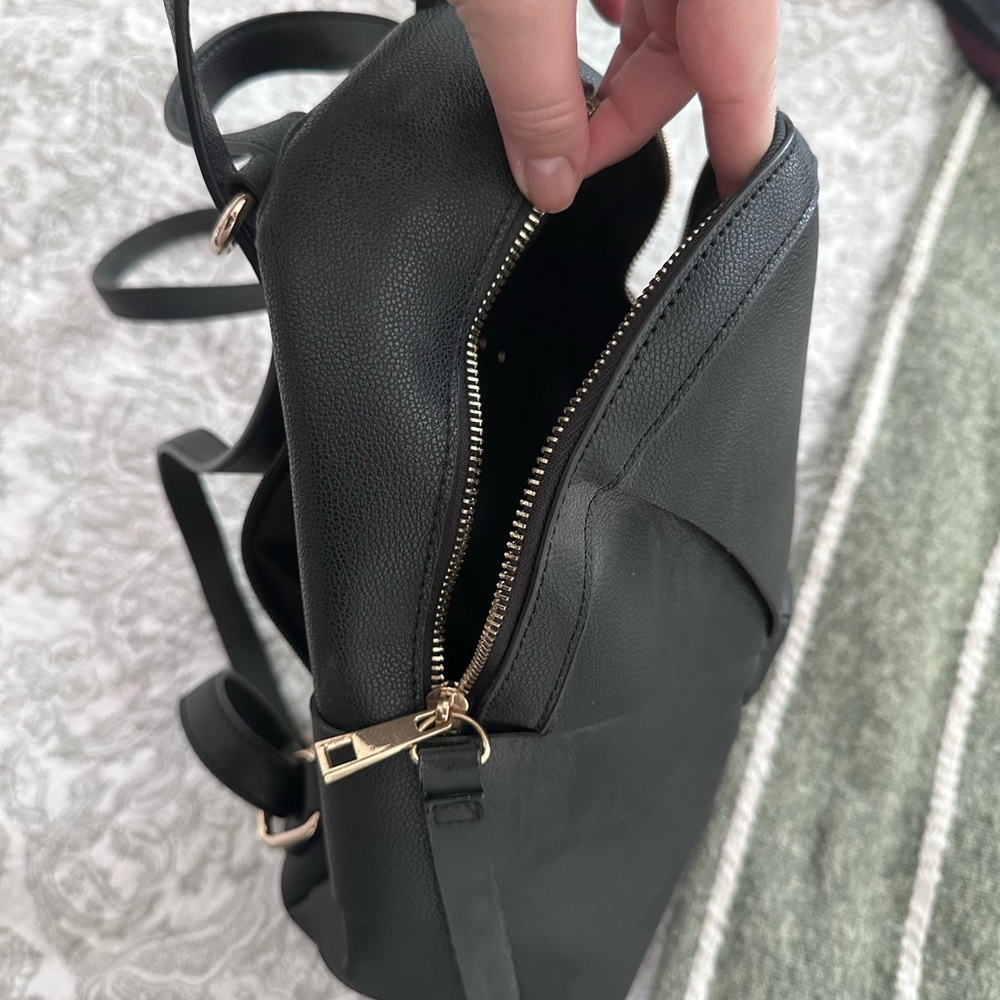 Elegant Black Leather Backpack 🖤🌷 - Picture 5 of 6